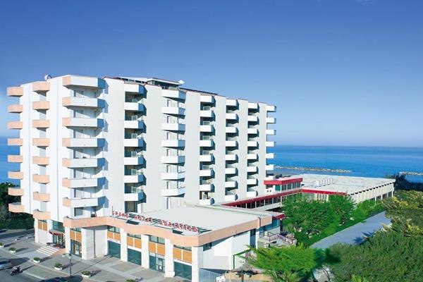 Grand Hotel Adriatico Montesilvano Marina Exterior foto