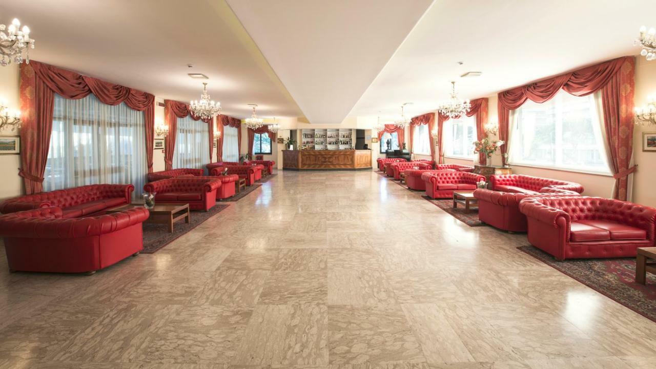 Grand Hotel Adriatico Montesilvano Marina Exterior foto